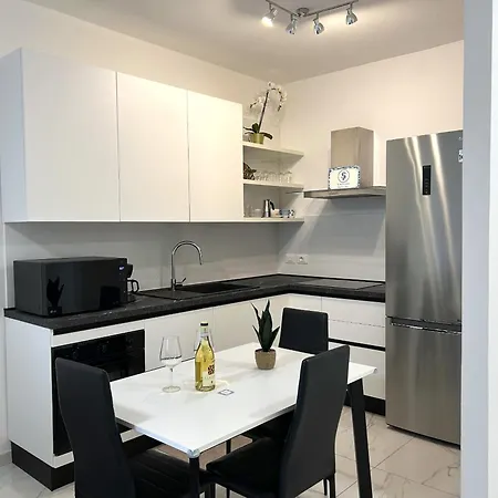 Sg Family - Garda Apartment